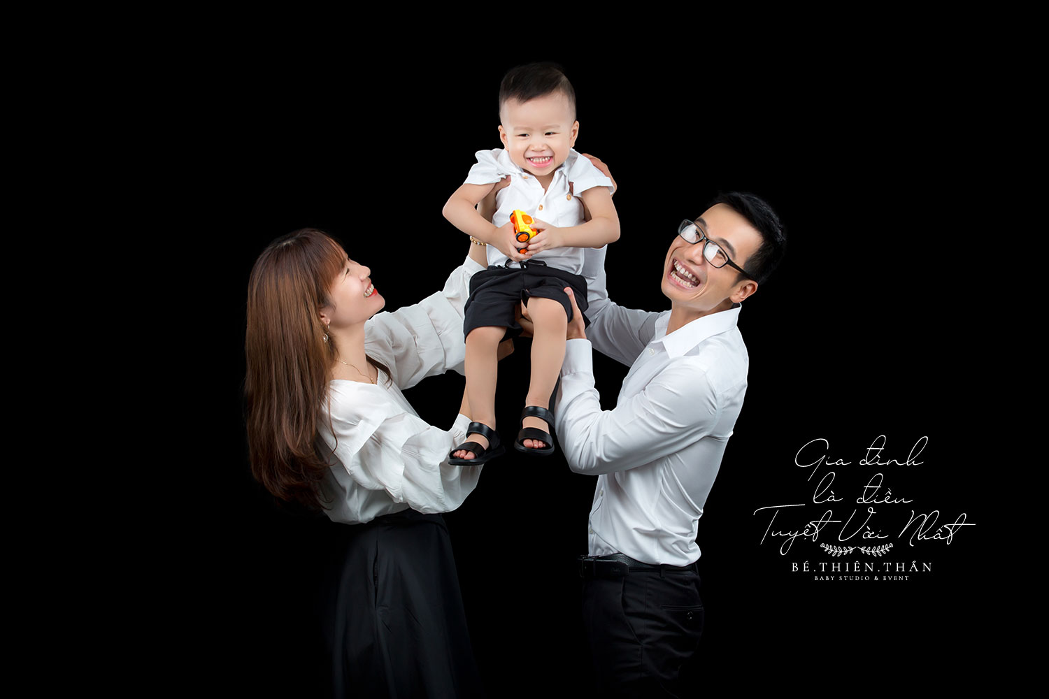 Chụp hình gia đình - Nari baby Studio - 0911686611
